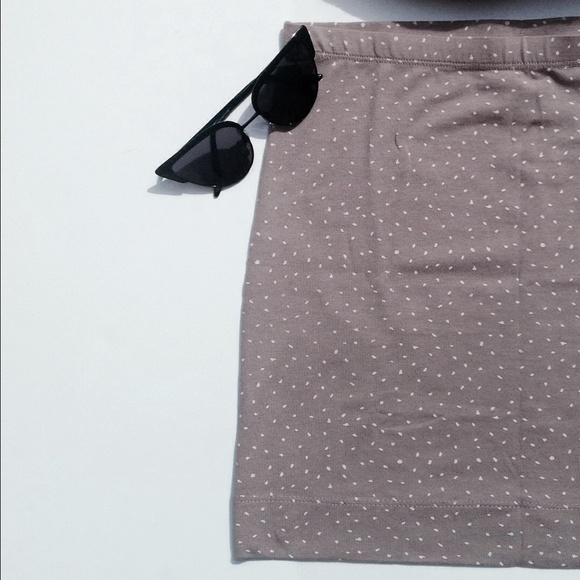 Basic H&M Grey Poka Dot Stretch Casual Mini Skirt - Picture 3 of 4